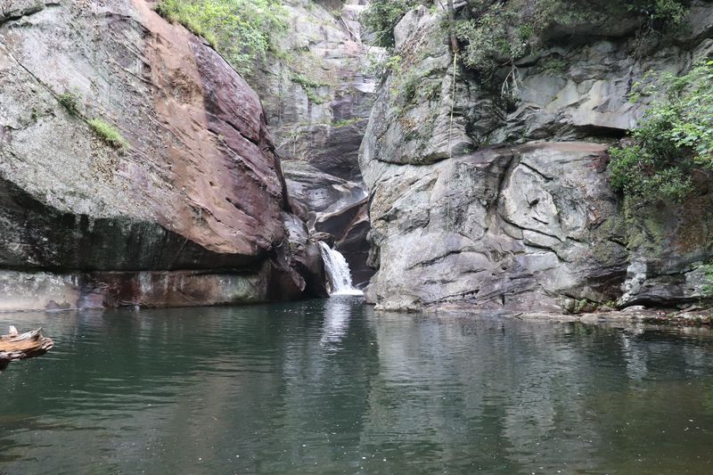 Diglocal Hike Bridal Veil Falls At Hike With Me Nc